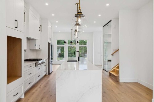 2607 5 Avenue Nw, Calgary, AB - Indoor Photo Showing Kitchen With Upgraded Kitchen