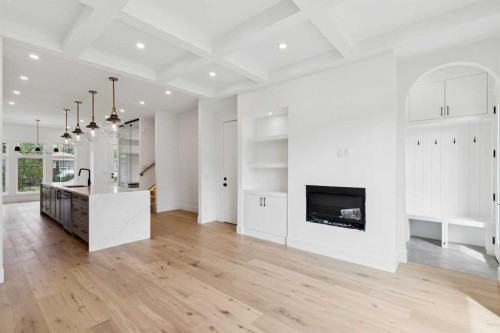 2607 5 Avenue Nw, Calgary, AB - Indoor Photo Showing Living Room With Fireplace