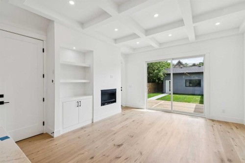 2607 5 Avenue Nw, Calgary, AB - Indoor