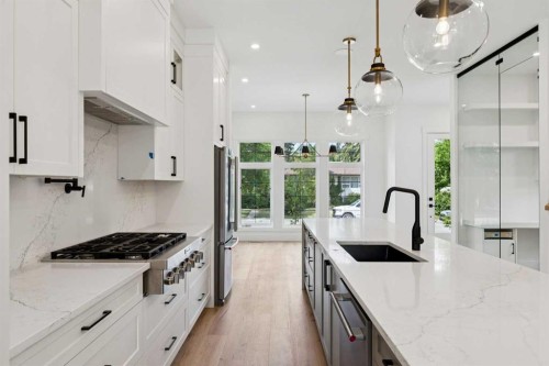2607 5 Avenue Nw, Calgary, AB - Indoor Photo Showing Kitchen With Upgraded Kitchen