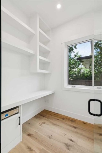 2607 5 Avenue Nw, Calgary, AB - Indoor