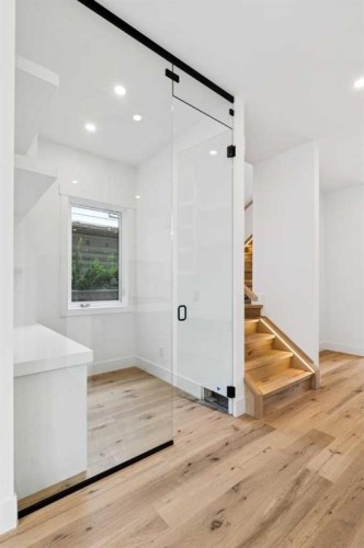 2607 5 Avenue Nw, Calgary, AB - Indoor Photo Showing Other Room