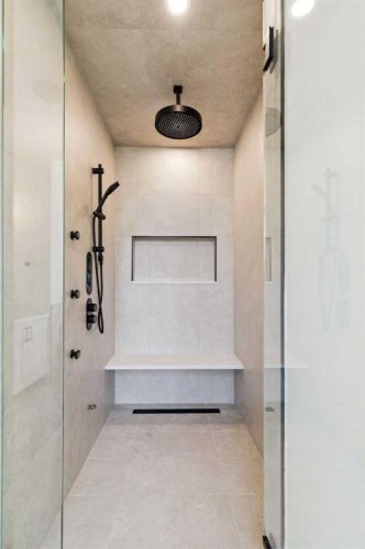 2607 5 Avenue Nw, Calgary, AB - Indoor