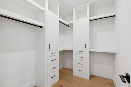 2607 5 Avenue Nw, Calgary, AB - Indoor With Storage