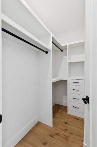 2607 5 Avenue Nw, Calgary, AB - Indoor With Storage