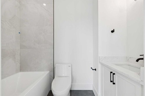2607 5 Avenue Nw, Calgary, AB - Indoor Photo Showing Bathroom