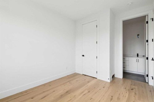 2607 5 Avenue Nw, Calgary, AB - Indoor Photo Showing Other Room
