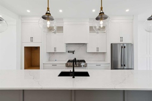 2607 5 Avenue Nw, Calgary, AB - Indoor Photo Showing Kitchen With Upgraded Kitchen