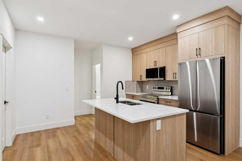 2607 5 Avenue Nw, Calgary, AB - Indoor Photo Showing Kitchen With Double Sink