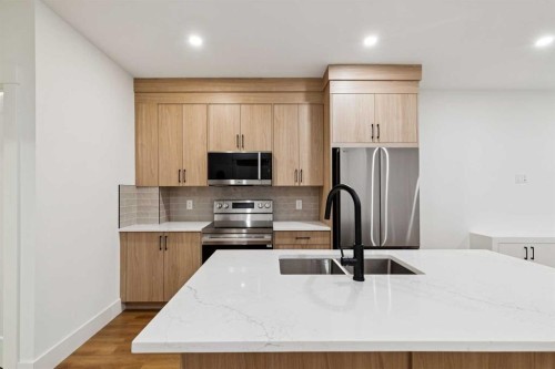 2607 5 Avenue Nw, Calgary, AB - Indoor Photo Showing Kitchen With Double Sink With Upgraded Kitchen