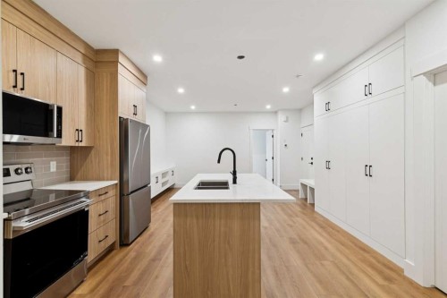 2607 5 Avenue Nw, Calgary, AB - Indoor Photo Showing Kitchen With Double Sink With Upgraded Kitchen