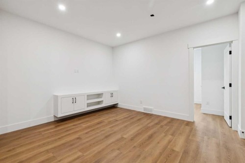 2607 5 Avenue Nw, Calgary, AB - Indoor Photo Showing Other Room