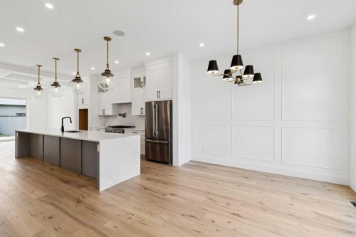 2607 5 Avenue Nw, Calgary, AB - Indoor Photo Showing Kitchen With Upgraded Kitchen
