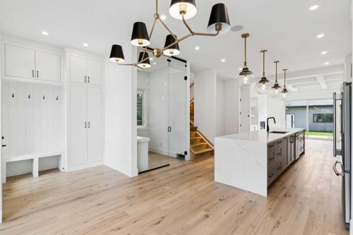 2607 5 Avenue Nw, Calgary, AB - Indoor
