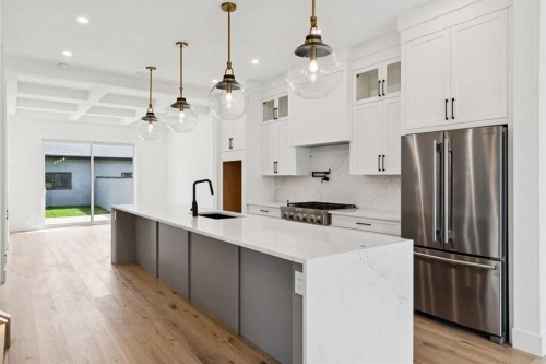 2607 5 Avenue Nw, Calgary, AB - Indoor Photo Showing Kitchen With Upgraded Kitchen