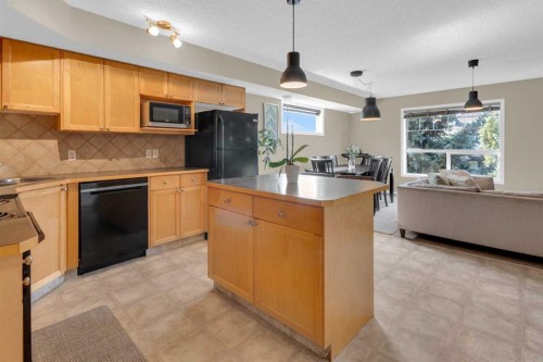 411-140 Sagewood Boulevard Sw, Airdrie, AB - Indoor Photo Showing Kitchen