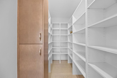 192 Magnolia Manor Se, Calgary, AB - Indoor With Storage