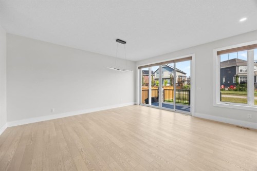 192 Magnolia Manor Se, Calgary, AB - Indoor Photo Showing Other Room