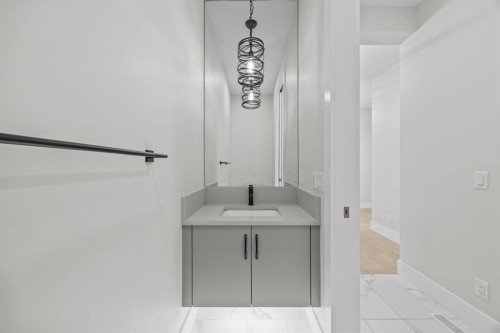 192 Magnolia Manor Se, Calgary, AB - Indoor Photo Showing Bathroom