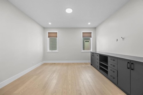 192 Magnolia Manor Se, Calgary, AB - Indoor Photo Showing Other Room