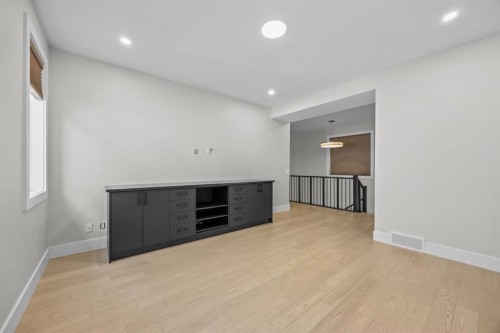 192 Magnolia Manor Se, Calgary, AB - Indoor Photo Showing Other Room