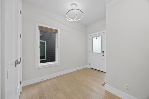 192 Magnolia Manor Se, Calgary, AB - Indoor Photo Showing Other Room