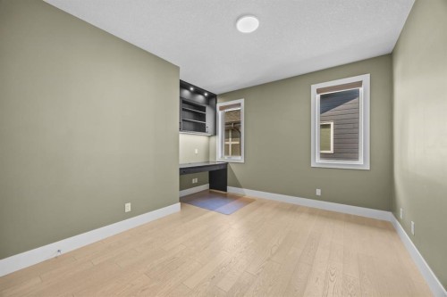 192 Magnolia Manor Se, Calgary, AB - Indoor Photo Showing Other Room