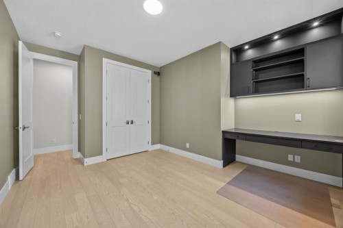 192 Magnolia Manor Se, Calgary, AB - Indoor Photo Showing Other Room