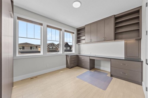192 Magnolia Manor Se, Calgary, AB - Indoor
