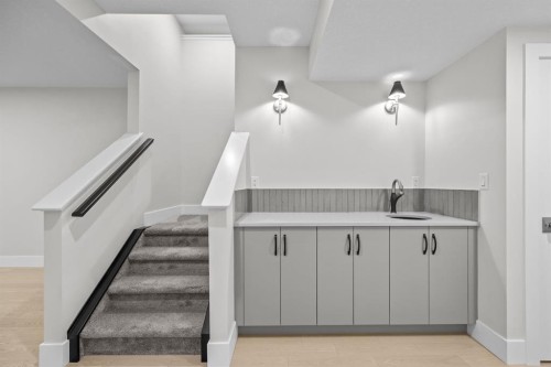 192 Magnolia Manor Se, Calgary, AB - Indoor Photo Showing Other Room
