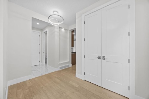 192 Magnolia Manor Se, Calgary, AB - Indoor Photo Showing Other Room
