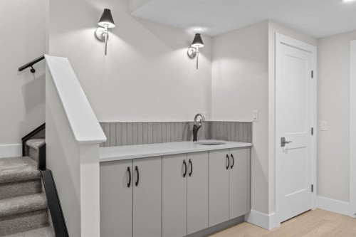 192 Magnolia Manor Se, Calgary, AB - Indoor Photo Showing Other Room