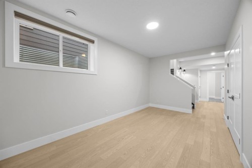192 Magnolia Manor Se, Calgary, AB - Indoor Photo Showing Other Room