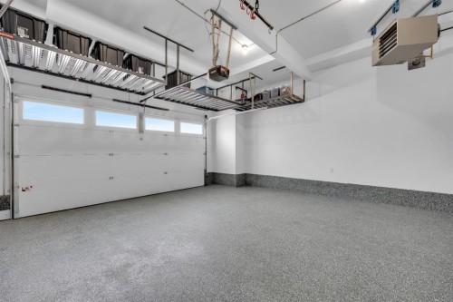 192 Magnolia Manor Se, Calgary, AB - Indoor Photo Showing Garage