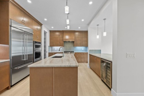 192 Magnolia Manor Se, Calgary, AB - Indoor Photo Showing Kitchen With Upgraded Kitchen