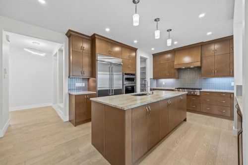192 Magnolia Manor Se, Calgary, AB - Indoor Photo Showing Kitchen With Upgraded Kitchen