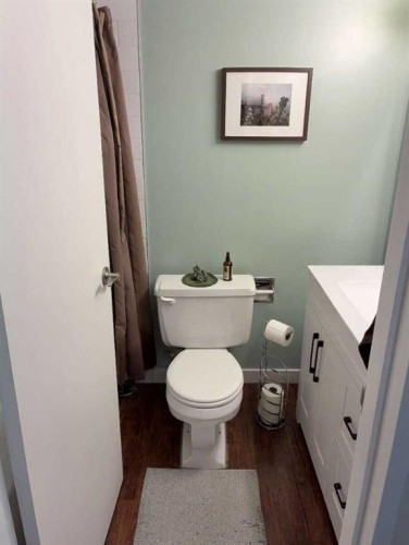 108-816 89 Avenue Sw, Calgary, AB - Indoor Photo Showing Bathroom