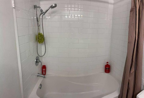 108-816 89 Avenue Sw, Calgary, AB - Indoor Photo Showing Bathroom