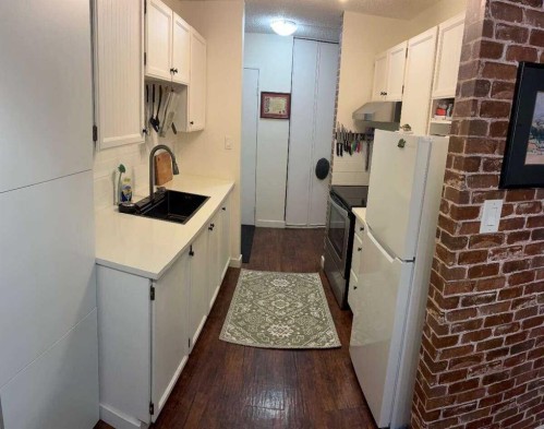108-816 89 Avenue Sw, Calgary, AB - Indoor Photo Showing Kitchen