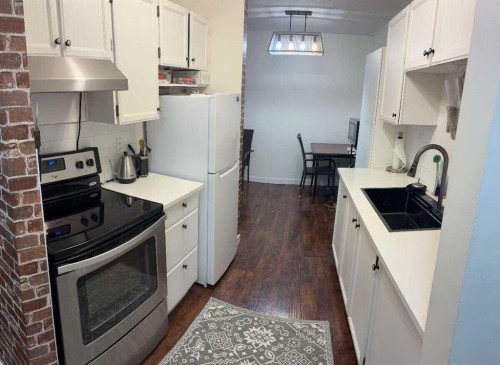 108-816 89 Avenue Sw, Calgary, AB - Indoor Photo Showing Kitchen