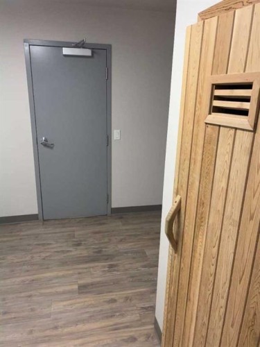 108-816 89 Avenue Sw, Calgary, AB - Indoor Photo Showing Other Room