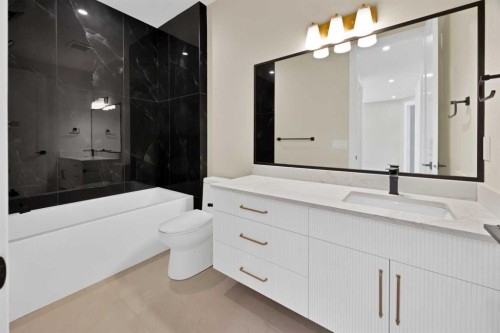 506 Waterford Rise, Chestermere, AB - Indoor Photo Showing Bathroom