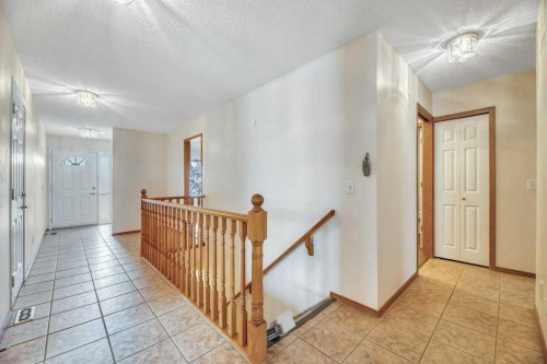 33 Riverview Point Se, Calgary, AB - Indoor Photo Showing Other Room