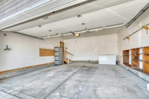 33 Riverview Point Se, Calgary, AB - Indoor Photo Showing Garage