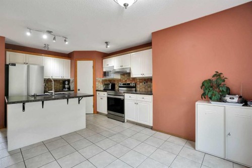 332 Harvest Hills Drive Ne, Calgary, AB - Indoor Photo Showing Kitchen