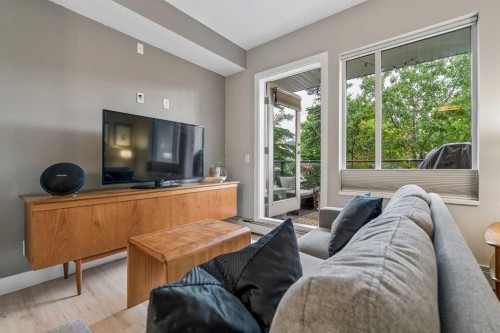 210-1521 26 Avenue Sw, Calgary, AB - Indoor