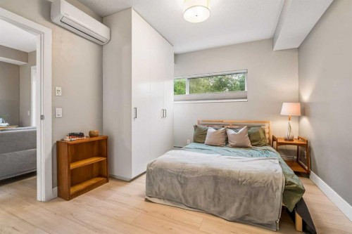 210-1521 26 Avenue Sw, Calgary, AB - Indoor Photo Showing Bedroom