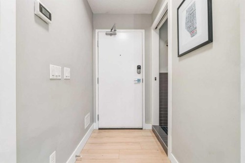 210-1521 26 Avenue Sw, Calgary, AB - Indoor Photo Showing Other Room