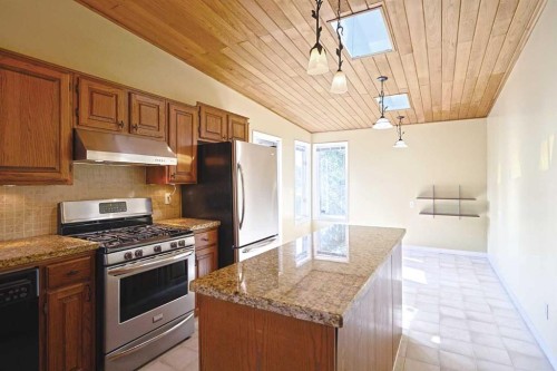 4904 Verulum Place Nw, Calgary, AB - Indoor Photo Showing Kitchen