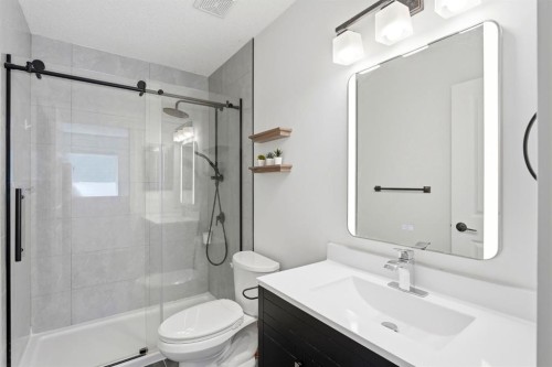 564 Evanston Drive Nw, Calgary, AB - Indoor Photo Showing Bathroom